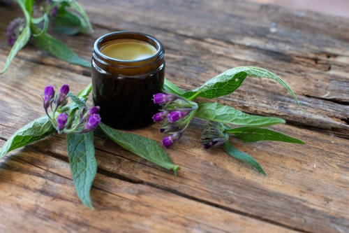 Ointment with comfrey Ointment with comfrey